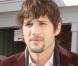 La classe incarnée... même dans une station de sport d'hiver, Ashton Kutcher reste d'une élégance rare ! Merci Demi d'avoir transformer l'ado geek en gravure de mode !