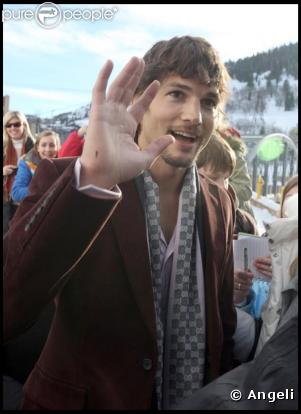 Hey ! Coucou Ashton ! Ils sont pas trop cool ces stars au Festival de Sundance ?
