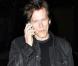 Kevin Bacon venu au Festival de Sundance, serait-il en pleine conversation avec sa douce moitié Kyra Sedgwick ?