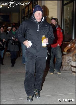 Robin Williams posséde vraiment, mais vraiment, un superbe bonnet. L'occasion de le montrer au Festival de Sundance.