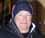 Robin Williams posséde vraiment, mais vraiment, un superbe bonnet. L'occasion de le montrer au Festival de Sundance.
