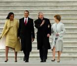 Obama et sa femme salut la famille Bush