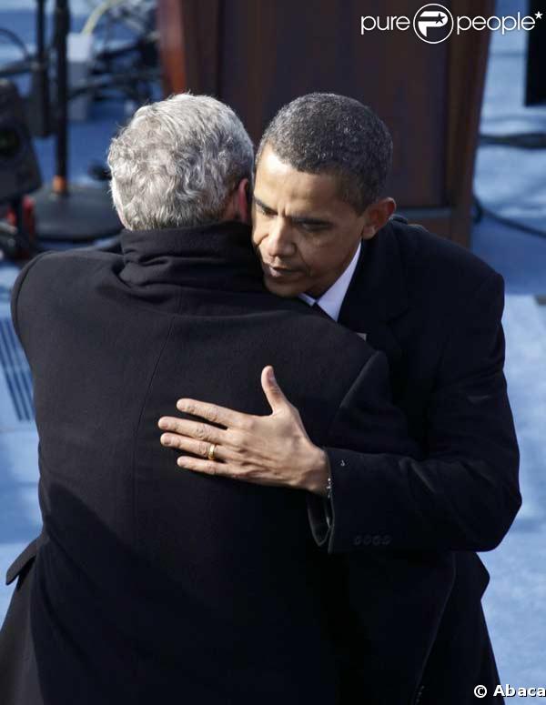 Barack Obama et George W. Bush  