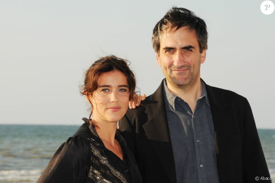 Vahina Giocante Et Manuel Pradal Lors Du Photocall De La Blonde Aux Seins Nus Cabourg En