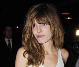 L'actrice française Lou Doillon, en octobre 2008, vient assister au défilé printemps-été 2009 de John Galliano. 
