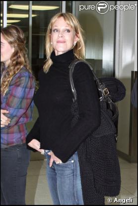 Melanie Griffith et sa fille Stella à l'aéroport de Lax