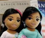 Les filles de Barack Obama, tranformées en poupées...