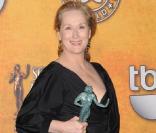 Meryl Streep, convaincue de ne rien remporter à la soirée (elle a été élue meilleure actrice pour Doubt) portait un... pantalon, mais des chaussures signées Louboutin !
