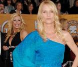  Nicollette Sheridan, une véritable sirène en bleu turquoise et en robe asymétrique vive. Bravo pour l'audace ! 
 &nbsp; 