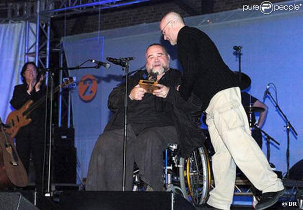 Phil Collins remet un Lifetime Achievement Award à son ami John Martyn