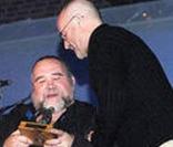 Phil Collins remet un Lifetime Achievement Award à son ami John Martyn