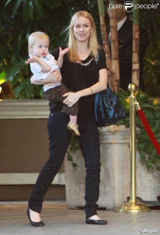 Naomi Watts et son premier enfant, Alexander