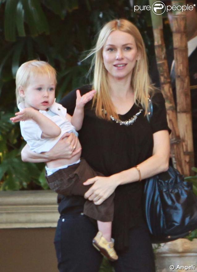 Naomi Watts et son premier enfant, Alexander