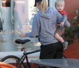 Naomi Watts, moment complice avec le fiston aîné Alexander 