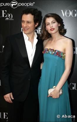 Mannequin, égérie de L'Oréal et actrice, Laetitia Casta vit depuis 2003 avec l'acteur italien Stefano Accorsi. Ensemble ils ont eu un fils en 2006 et elle avait de sa précédente union déjà une fille.