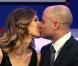Sur les courts de tennis, André Agassi le chevelu rebelle rencontre l"Allemande Steffi Graf. Son style s"assagit et les deux tourtereaux se passent la bague aux doigts en 2001 et ont deux enfants.