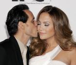 Jennifer Lopez, 39 ans, quitte Ben Affleck et s'entiche d'un certain Marc Anthony, 40 ans, chanteur sud-américain. Il l'épouse peu après avoir divorcé de sa 1e épouse en 2004 et ensemble, ils auront des jumeaux en 2008. 
