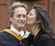 En 2000, Michael Douglas joue dans l"excellent Traffic et se marie avec Catherine Zeta-Jones, sa partenaire à l"écran ! Malgré la différence d"âge (il a 64 ans, elle a 39 ans), l"amour rime avec toujours pour ce couple hollywoodien.