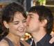 Après Nicole Kidman, Tom Cruise choisit en 2005 Katie Holmes, 30 ans (toujours plus grande que lui). La carrière de la belle stagne, mais  dans les tabloïds, elle sera la maman star de la petite Suri Cruise en 2006.