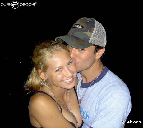 Le beau latino et la belle des courts de tennis ? Ils ne brillent pas toujours par leurs succès professionnels mais forment un joli couple. Enrique Iglesias, 33 ans, et Anna Kournikova, 27 ans, sont ensemble depuis 6 ans.