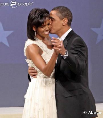 Couple ultra médiatisé en 2008 formé par l'homme le plus puissant du monde Barack Obama, 47 ans et sa femme Michelle, 45 ans, il véhicule l'image de la famille parfaite avec leurs filles Malia Ann et Natasha. Yes they can !