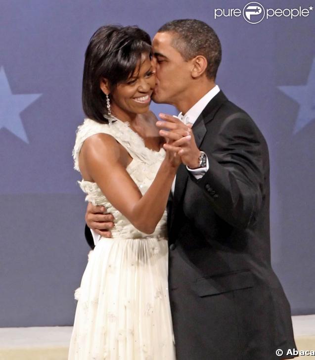 Couple ultra médiatisé en 2008 formé par l'homme le plus puissant du monde Barack Obama, 47 ans et sa femme Michelle, 45 ans, il véhicule l'image de la famille parfaite avec leurs filles Malia Ann et Natasha. Yes they can !
