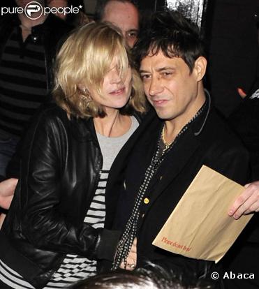 Toujours Rock'n'roll mais moins destroy qu'avec Pete Doherty, Kate Moss file le parfait amour (jusqu'à preuve du contraire) avec Jamie Hince des Kills depuis 2007. Le top de 35 ans aurait donc trouvé la stabilité ?