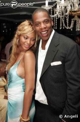 Le rappeur et sa muse, un couple évident quand il s'agit de Jay-Z et Beyoncé, 39 et 27 ans. Bien que très discrets, ils se sont finalement mariés en 2008. Rihanna et Chris Brow semblent avoir copié sur le stratégie de communication...