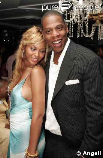 Le rappeur et sa muse, un couple évident quand il s'agit de Jay-Z et Beyoncé, 39 et 27 ans. Bien que très discrets, ils se sont finalement mariés en 2008. Rihanna et Chris Brow semblent avoir copié sur le stratégie de communication...