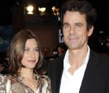 Le réalisateur allemand Tom Tykwer, à qui l'on doit notamment  Cours Lola Cours  et  Le Parfum , venait présenter son nouveau film,  The International , accompagné de sa femme Marie Steinman. 
