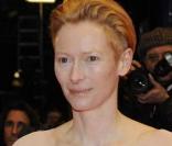  Une année bien pleine pour la géniale Tilda Swinton : un Oscar l'année dernière pour  Michael Clayton , un film avec les frères Coen, un autre avec David Fincher, et présidente du jury aujourd'hui. Le sans faute pour la grande actrice britann