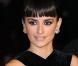 Aux BAFTA, Penélope Cruz est sublime en total look black avec sa robe signée Azzedine Alaïa. Coiffure impeccable et maquillage parfait pour Pené ! 