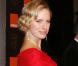 Aux BAFTA, la mannequin Karolina Kurkova  a tout misé sur la robe rouge assortie au tapis ! 