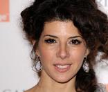 Aux BAFTA, Marisa Tomei a davantage misé sur la robe (de Fendi) plutôt que sur la coiffure ! 