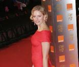 Le top model tchèque et sa plastique moulée dans cette sublime robe rouge a dû faire des ravages aux BAFTA Awards.  