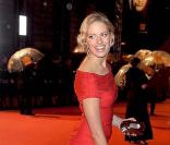 Karolina Kurkova, en robe rouge sur tapis rouge... Une vraie diva ! 