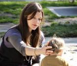 Milla Jovovich et son futur époux Paul Anderson passent une journée au parc avec leur petite Ever. 11/02/09
