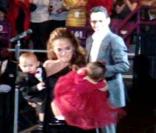 Marc Anthony et Jennifer Lopez montrent à la foule leurs bébés Max et Emme