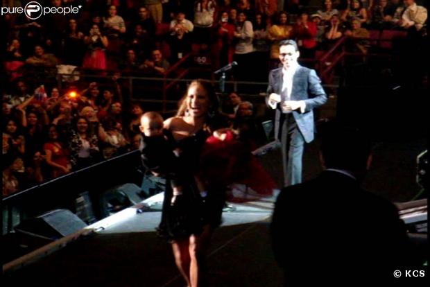 Marc Anthony et Jennifer Lopez montrent à la foule leurs bébés Max et Emme