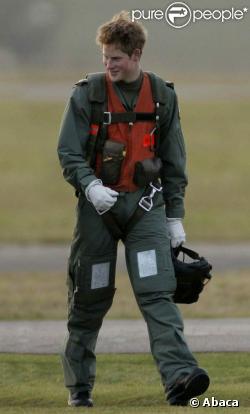 Le Prince Harry fait son premier cours de pilotage