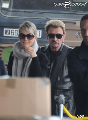 Johnny Hallyday, Laeticia, Jade et Joy, à l'aéroport de Roissy, s'envolent pour L.A ! 08/02/09