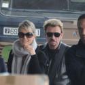 Johnny et Laeticia Hallyday, ont rejoint L.A avec Jade et... la petite Joy qui nous montre son joli minois ! Regardez