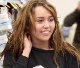 Miley Cyrus n'a pas peur du ridicule, elle sort en pyjama