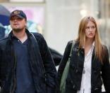 Leonardo DiCaprio et sa fiancée Bar Refaeli.  06/02/09