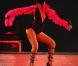 Rihanna, dans le thème boa froufrous et bas résilles, est également nominée pour sa prestation à New-York en 2007...