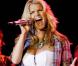 La troisème nominée est Jessica Simpson, en plein effort lors d'un concert en Californie en 2008.