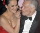 Hugh Hefner : sa bande de playmates dénudées ne lui suffit même plus, voilà une nouvelle candidate ... nue !
