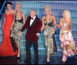 Hugh Hefner : encore une soirée polissonne avec ses copines, lors du festival de la chanson italienne