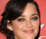 Marion Cotillard, 33 ans, va bientôt être à l'affiche de Public Enemies de Michael Mann. Ce n'est pas la première fois qu'on la voit dans un film étranger, il y a eu Big Fish de Tim Burton notamment. 