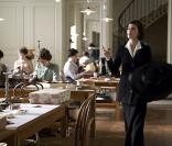 Coco avant Chanel (2009) : Cette autre biopic de Coco s'intéresse à la jeunesse de la créatrice. Audrey Tautou est dirigée par la réalisatrice Anne Fontaine, à qui l'on doit les troublants Nettoyage à sec et Comment j'ai tué mon père.